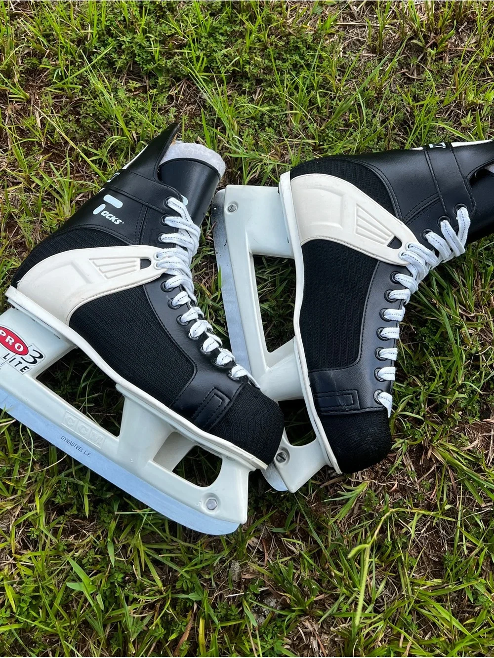 CLEAN Vintage CCM size 11 Mens Tacks 152 Ice Skate Boots